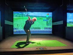 Play Virtual Reality Golf Game With Simulator at Microgravity